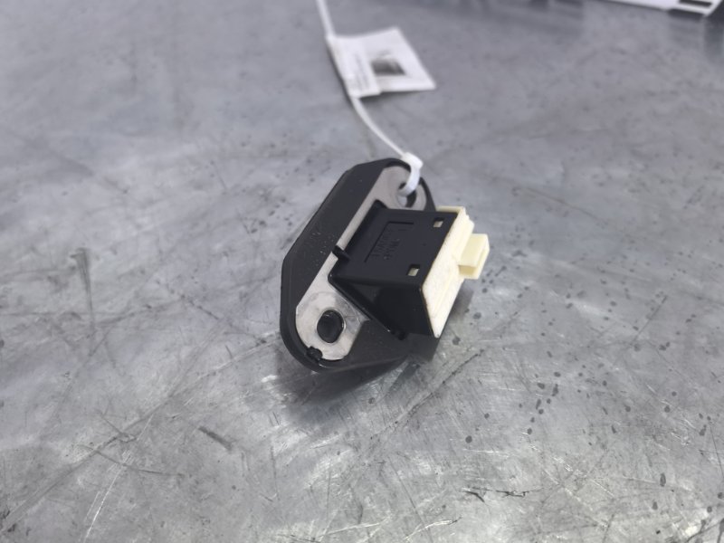 Кнопка открывания багажника Lexus IS250 GSE20 4GR-FSE