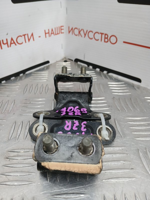 Петля двери багажника, 2000 рублей, Красноярск