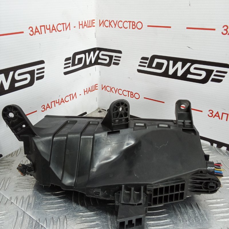 Блок предохранителей IS250 GSE25 4GR-FSE