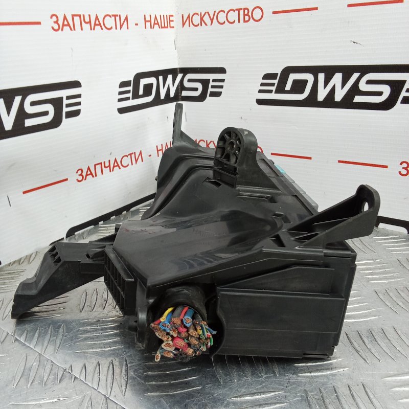 Блок предохранителей Lexus IS250 GSE25 4GR-FSE
