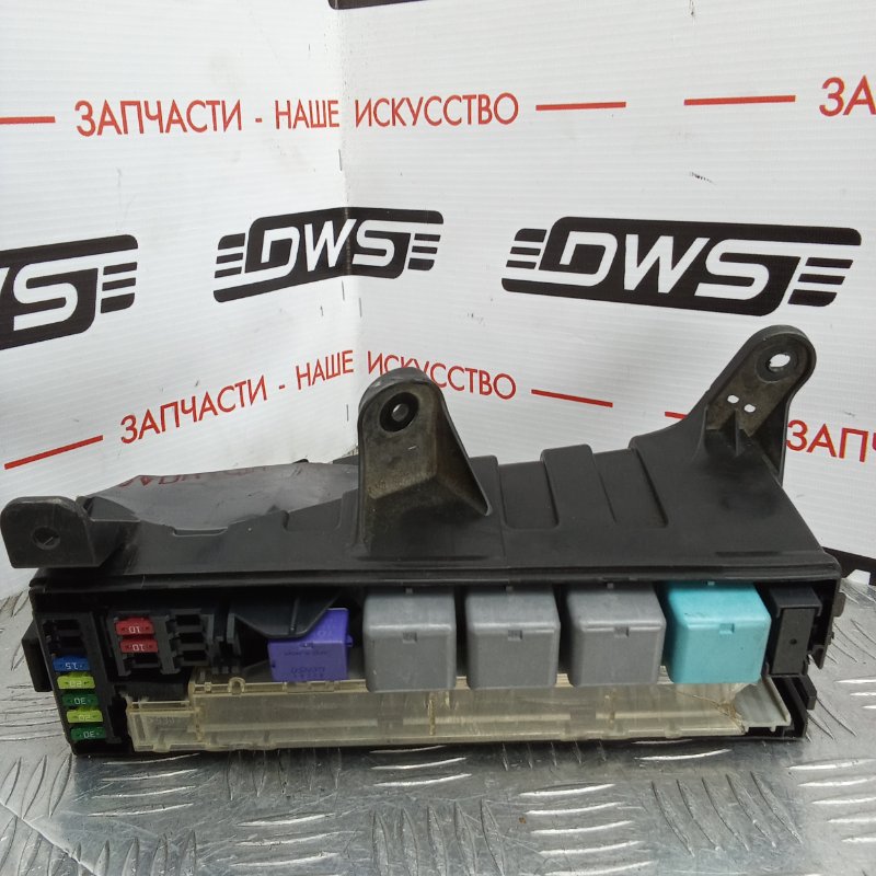 Блок предохранителей IS250 GSE25 4GR-FSE