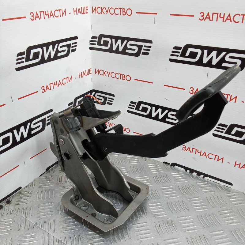 Педаль тормоза, 1000 рублей, Красноярск