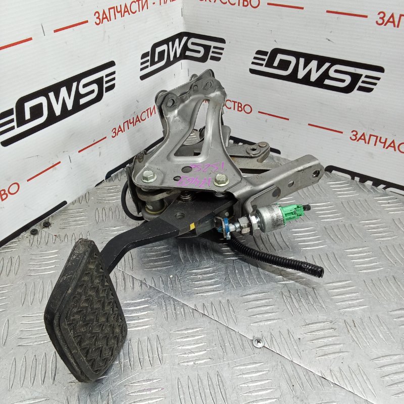 Педаль тормоза, 2000 рублей, Красноярск