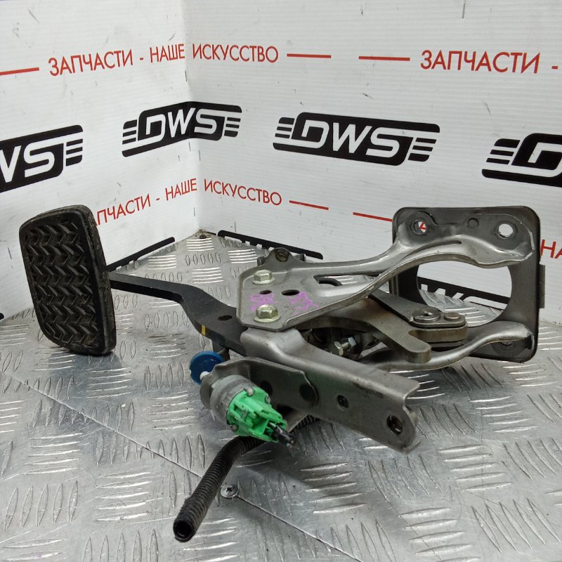 Педаль тормоза, 2000 рублей, Красноярск