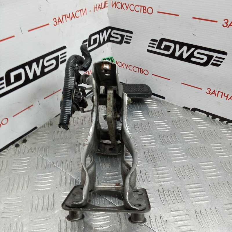 Педаль тормоза GS450H GWS191 2GR-FSE