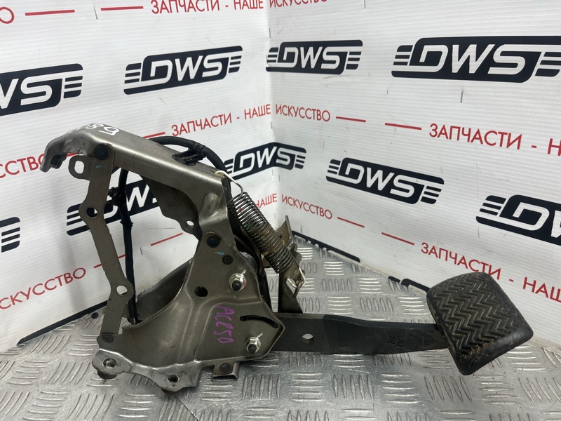 Педаль тормоза, 1000 рублей, Красноярск