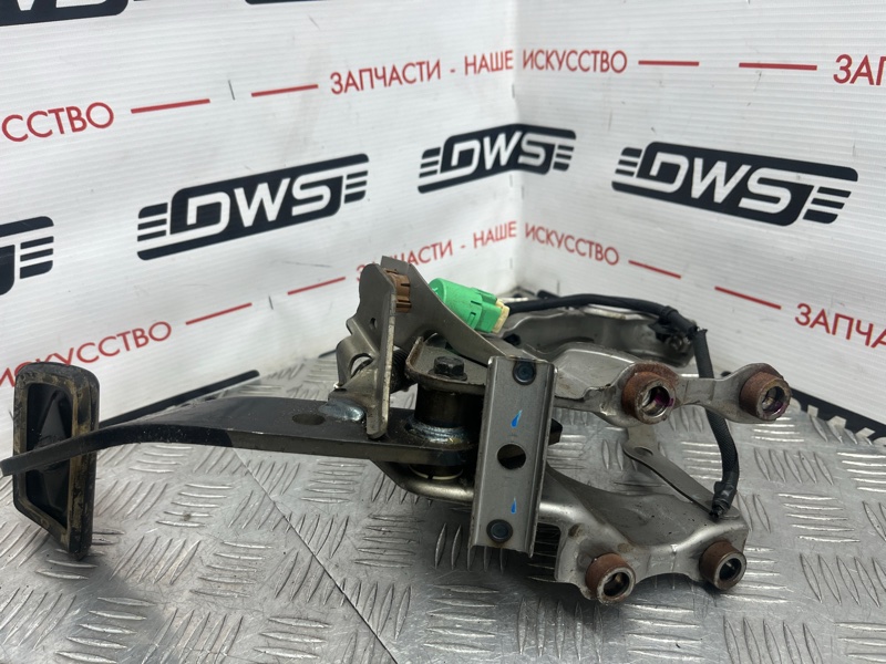 Педаль тормоза, 1000 рублей, Красноярск