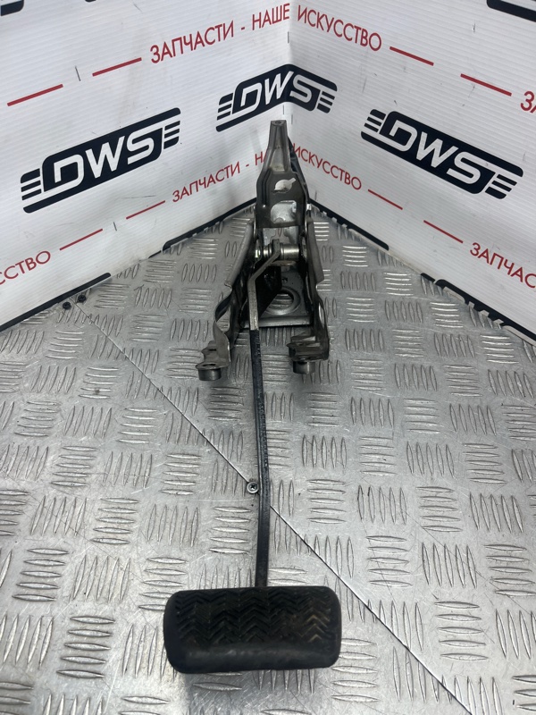 Педаль тормоза, 1000 рублей, Красноярск