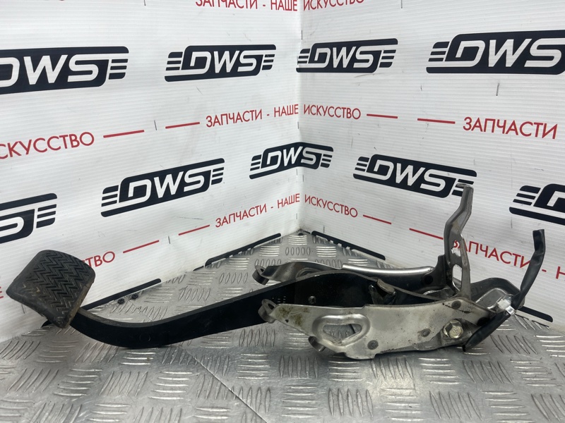 Педаль тормоза, 1000 рублей, Красноярск