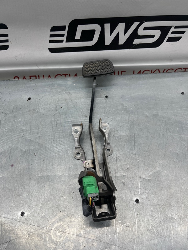 Педаль тормоза, 1000 рублей, Красноярск