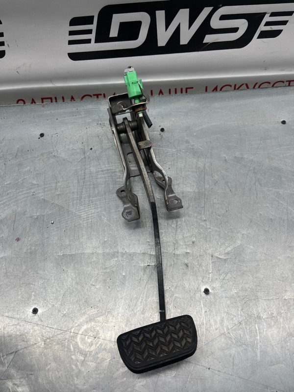 Педаль тормоза, 1000 рублей, Красноярск