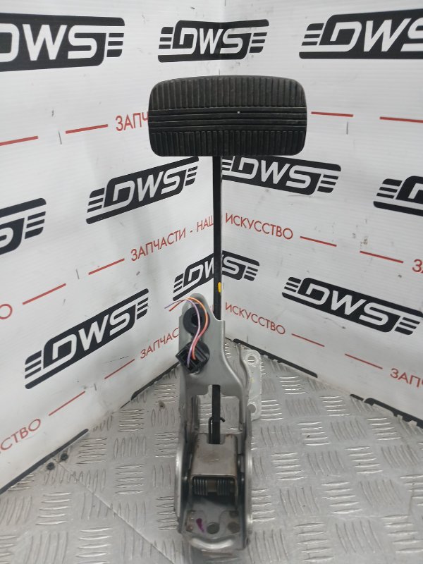 Педаль тормоза, 1000 рублей, Красноярск