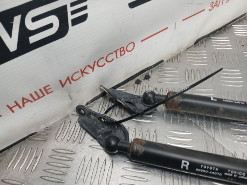 Амортизатор багажника, 700 рублей, Красноярск