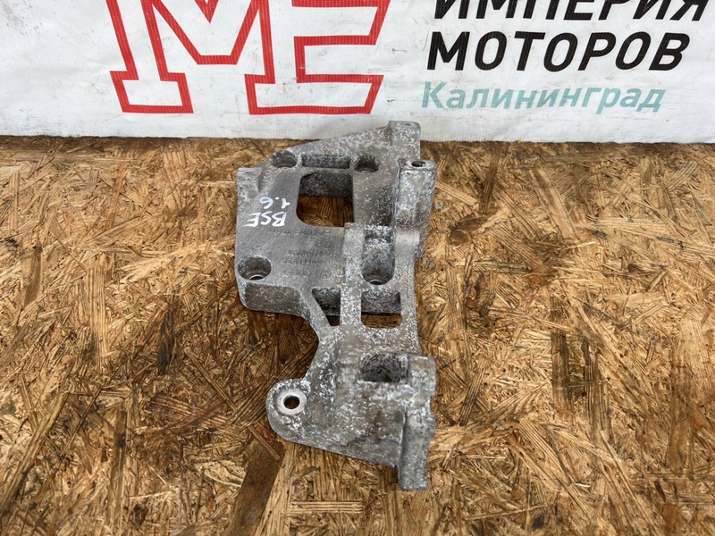 Кронштейн генератора Skoda Octavia 1.6 BSE Кронштейн генератора Skoda Octavia 1.6 BSE