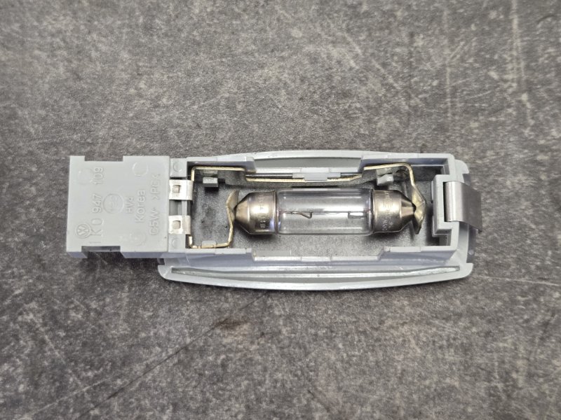 Плафон подсветки салона Jetta 2015 VI 1.6 CFN CFNA 105 л.с. Плафон подсветки салона Jetta 2015 VI 1.6 CFN CFNA 105 л.с.