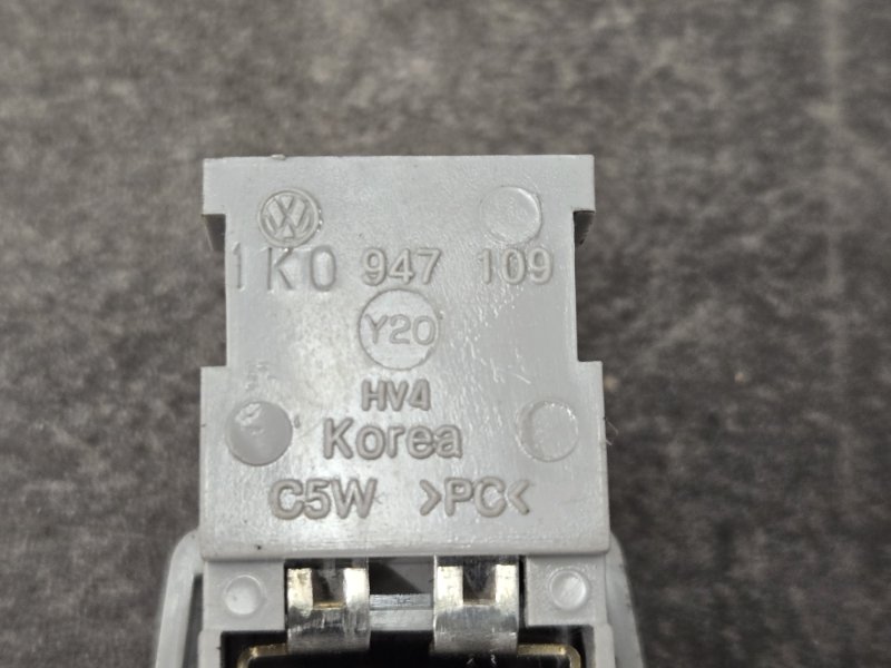 Плафон подсветки салона Jetta 2015 VI 1.6 CFN CFNA 105 л.с. Плафон подсветки салона Jetta 2015 VI 1.6 CFN CFNA 105 л.с.