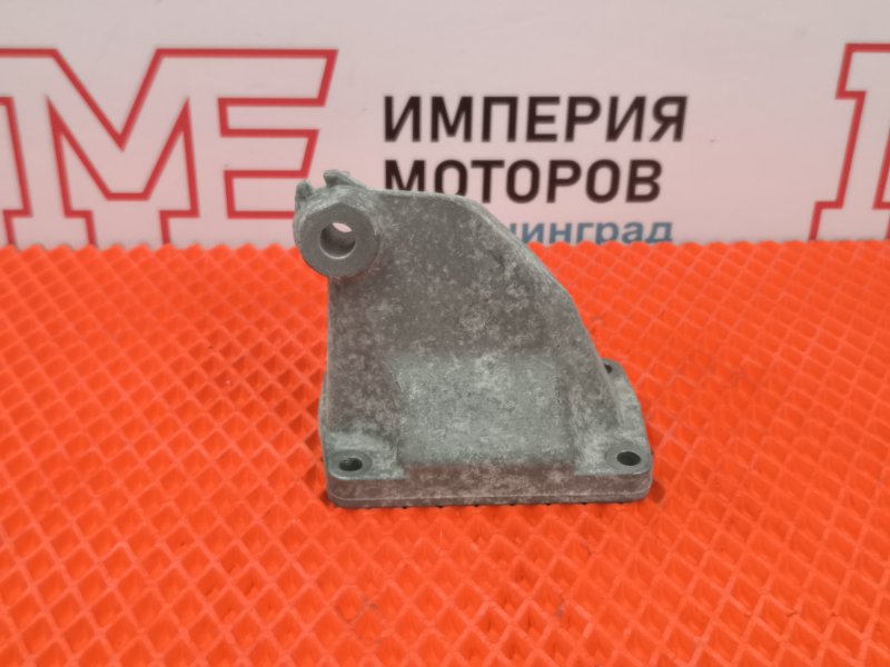 Кронштейн двигателя правый Mercedes-Benz