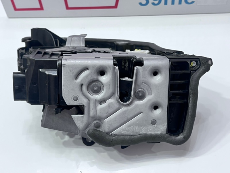 Замок двери задний правый 5 G30 6 G32 7 G11 8 G16 X5 X6 X7 Замок двери задний правый 5 G30 6 G32 7 G11 8 G16 X5 X6 X7