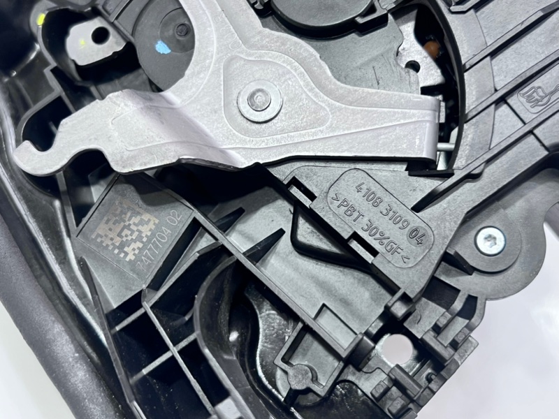 Замок двери задний правый 5 G30 6 G32 7 G11 8 G16 X5 X6 X7 Замок двери задний правый 5 G30 6 G32 7 G11 8 G16 X5 X6 X7