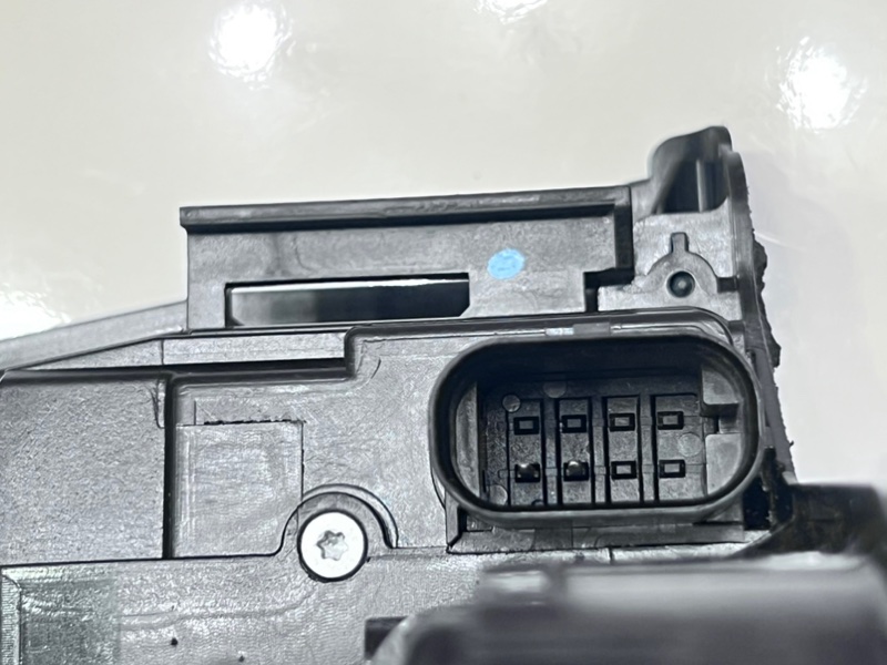 Замок двери задний правый 5 G30 6 G32 7 G11 8 G16 X5 X6 X7 Замок двери задний правый 5 G30 6 G32 7 G11 8 G16 X5 X6 X7