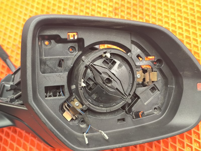 Зеркало правое Q8 2019