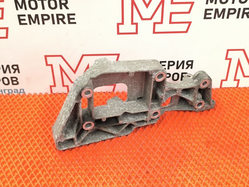 Кронштейн генератора A3 2010 1.6 BSE Кронштейн генератора A3 2010 1.6 BSE