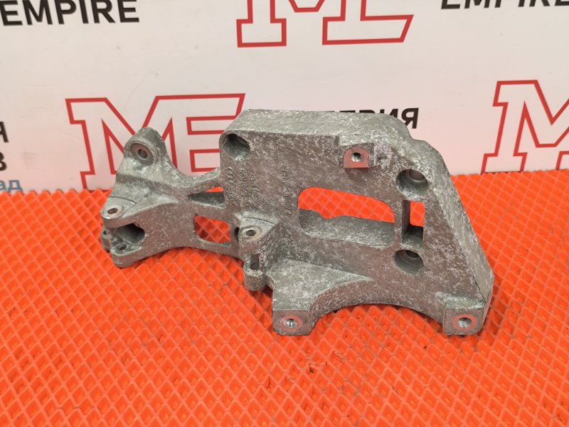 Кронштейн генератора Audi A3 1.6 BSE Кронштейн генератора Audi A3 1.6 BSE