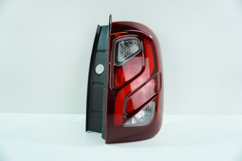 Фонарь Renault Duster (1) правая