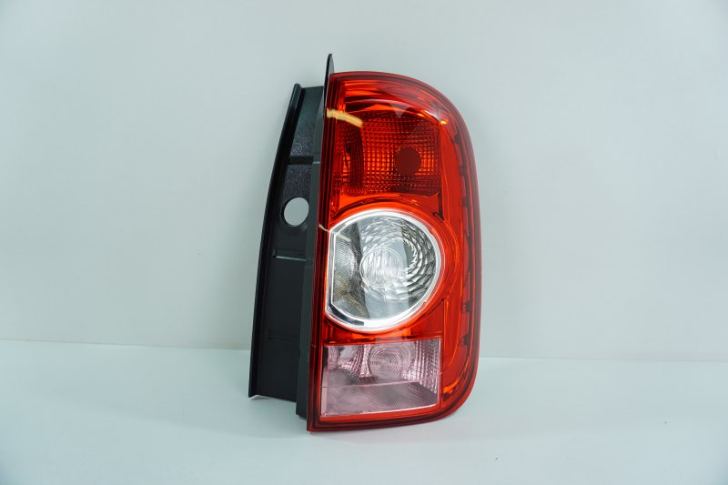 Фонарь Renault Duster (1) правая
