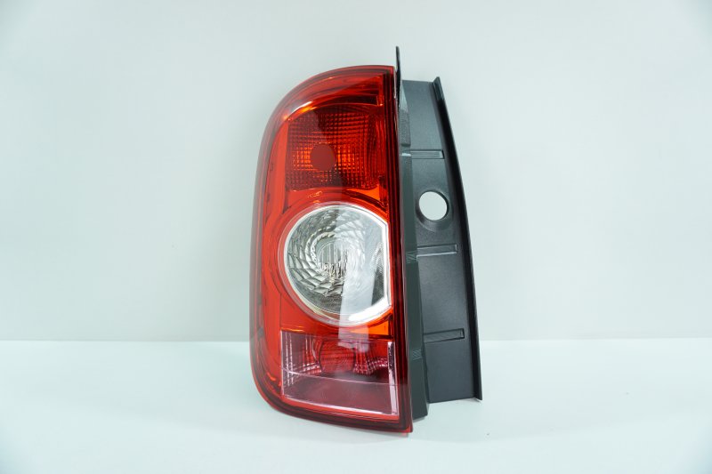Фонарь Renault Duster (1) левая