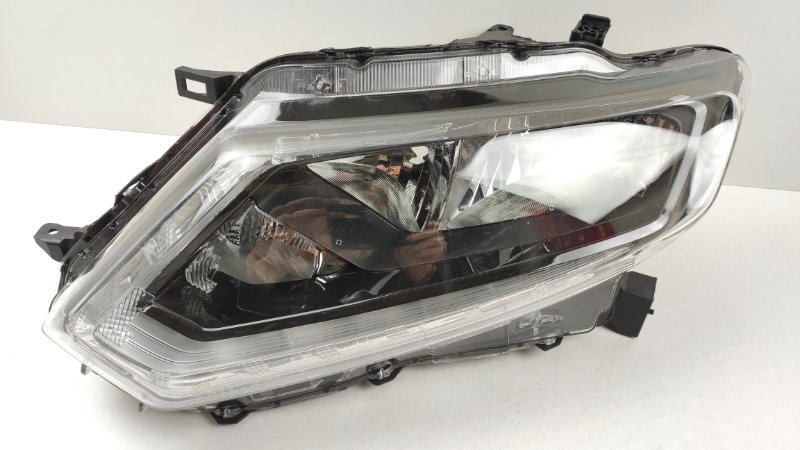 Фара Nissan X-Trail (T32) левая