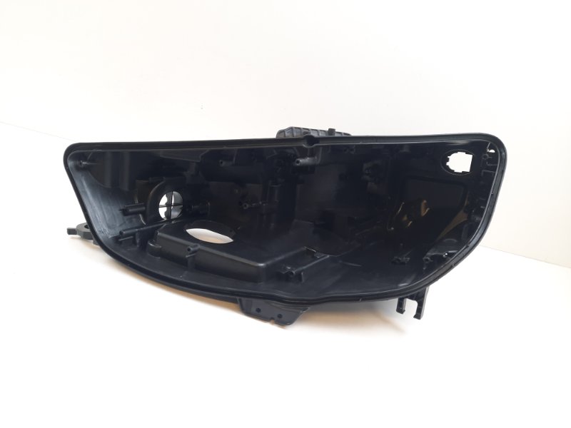 Корпус фары Audi A4 (B9) левая