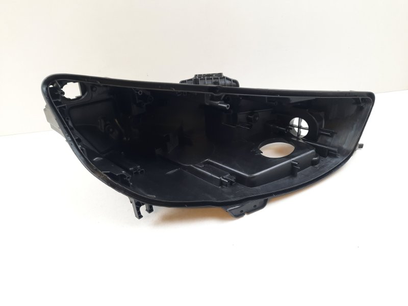 Корпус фары Audi A4 (B9) правая