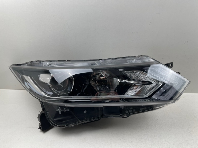 Фара Nissan Qashqai (J11) правая