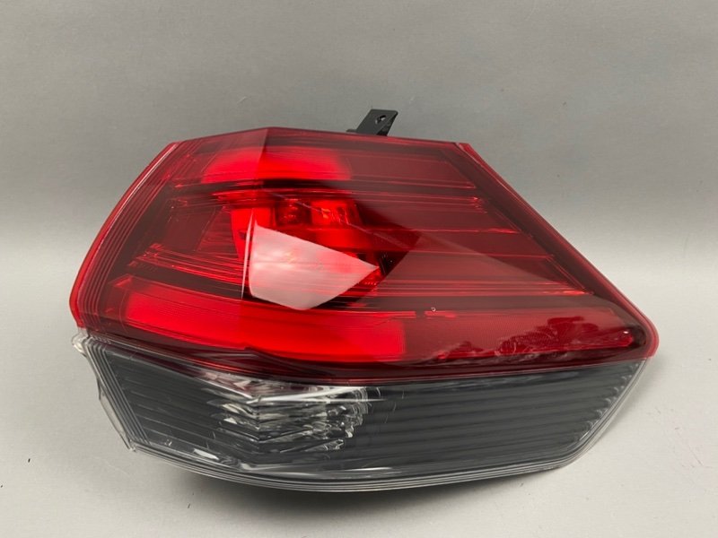 Фонарь Nissan X-Trail (T32) правая
