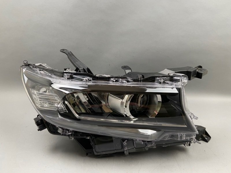 Фара Toyota Land Cruiser Prado (150) правая