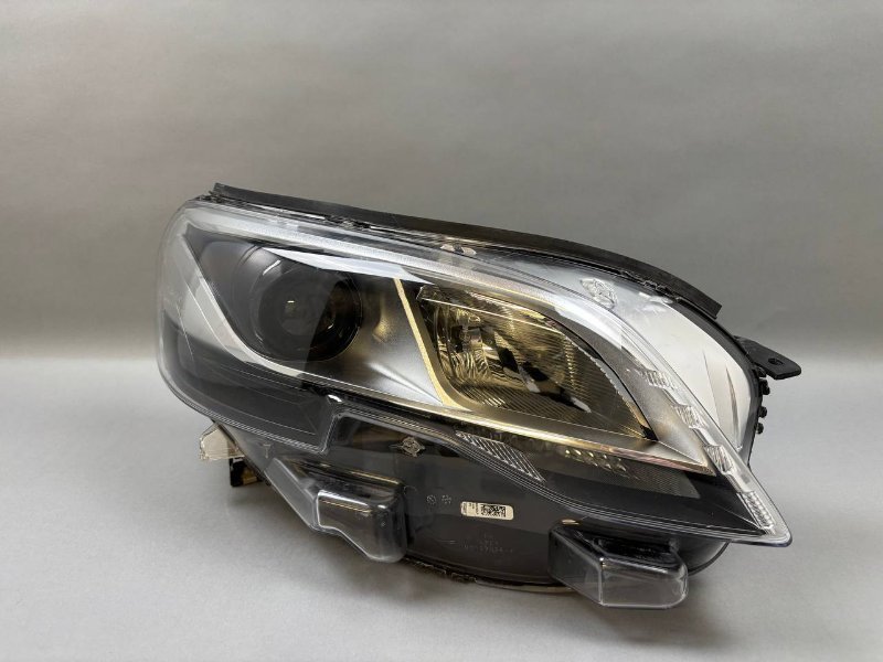 Фара Peugeot Traveller (1) правая