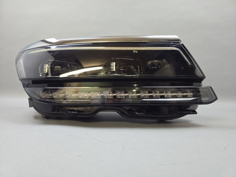 Фара Volkswagen Tiguan (2) правая