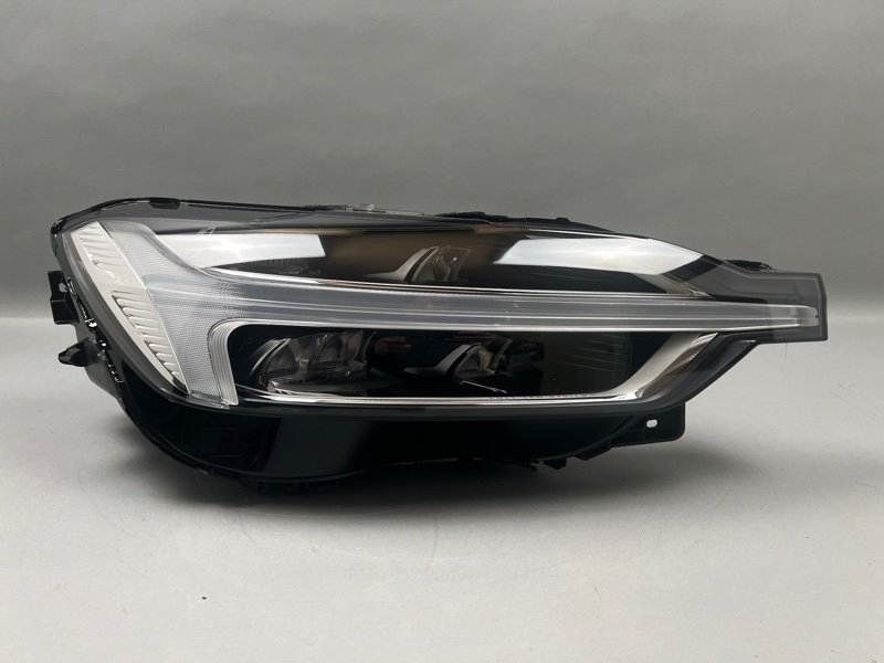 Фара Volvo XC60 (II) правая