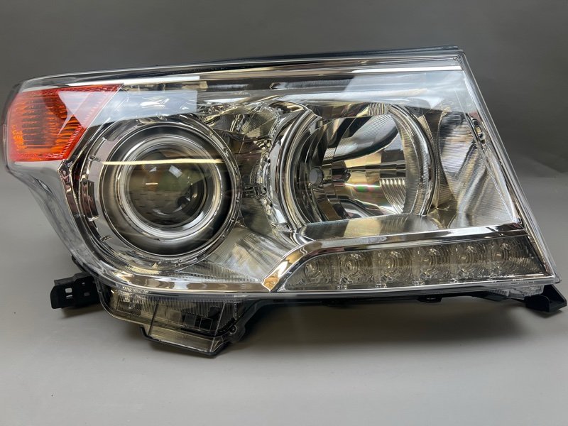 Фара Toyota Land Cruiser (200) правая