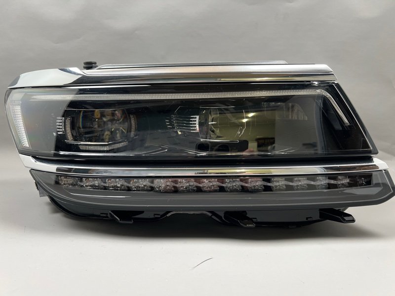 Фара Volkswagen Tiguan (2) правая