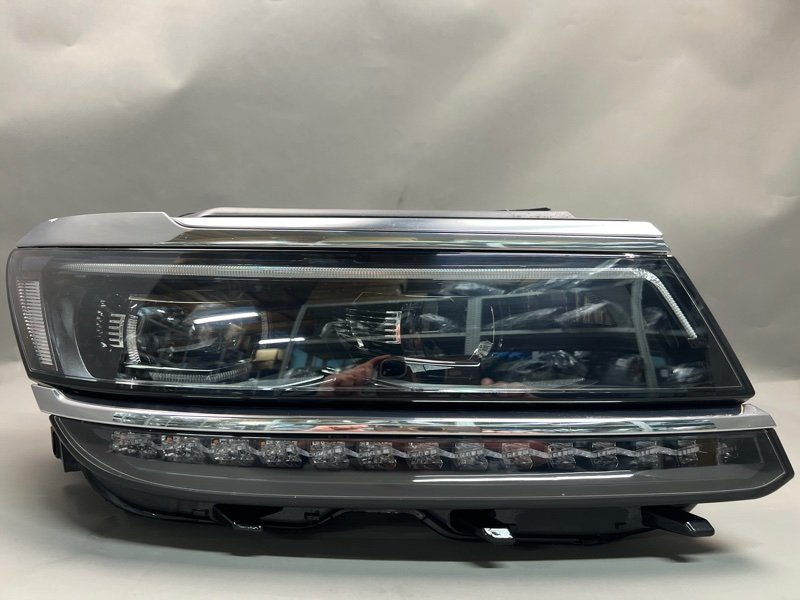 Фара Volkswagen Tiguan (2) правая