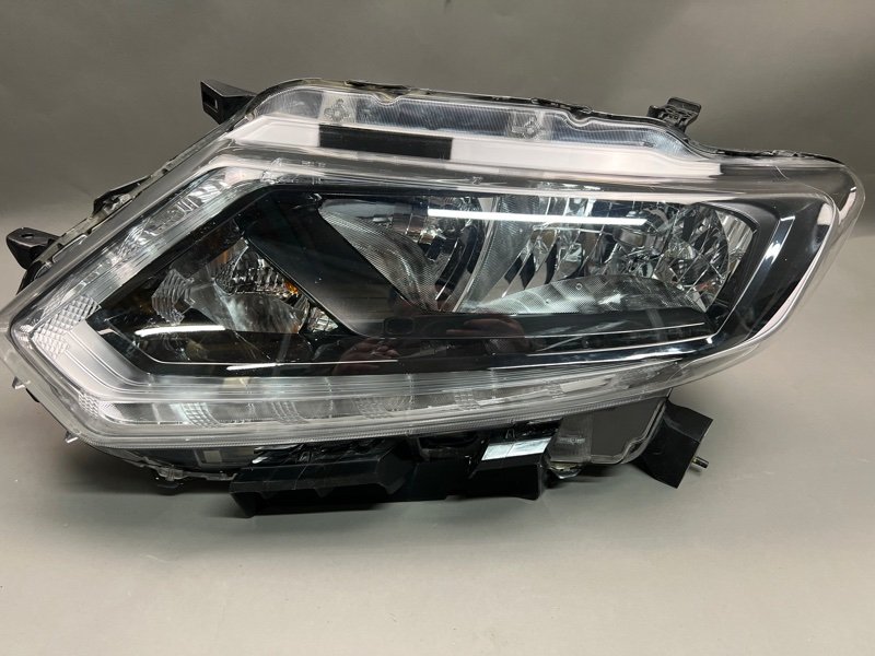 Фара Nissan X-Trail (T32) левая