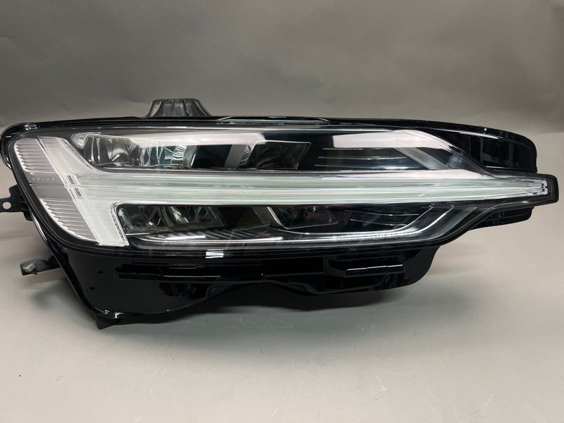 Фара Volvo S60 (3) правая