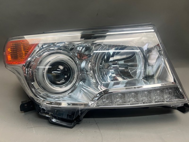 Фара Toyota Land Cruiser (200) правая