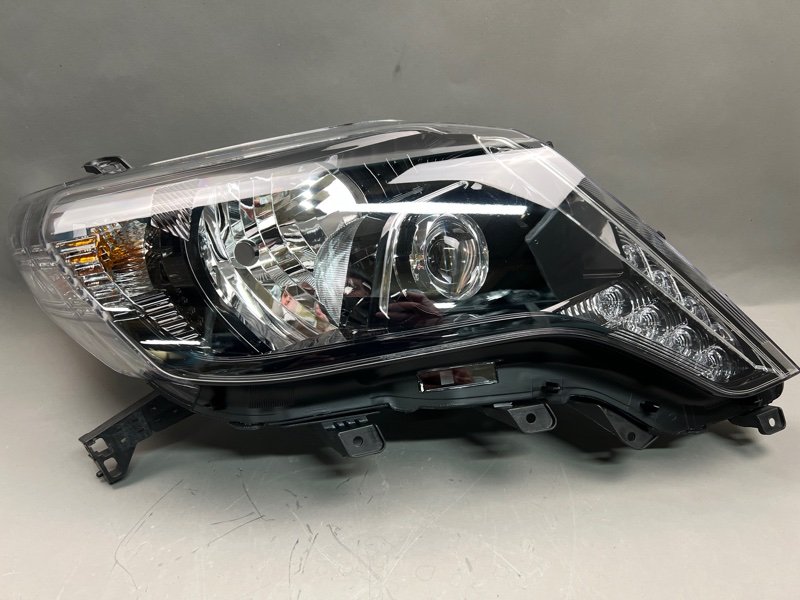 Фара Toyota Land Cruiser Prado (150) правая