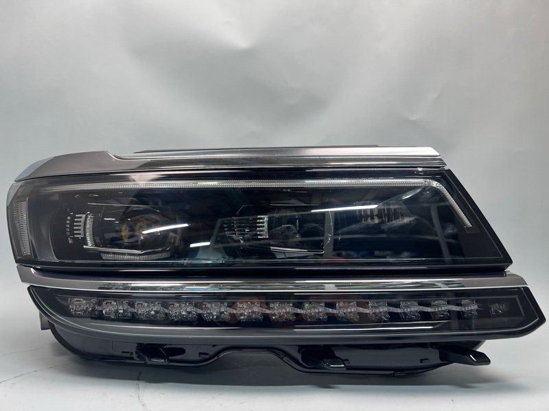 Фара Volkswagen Tiguan (2) правая