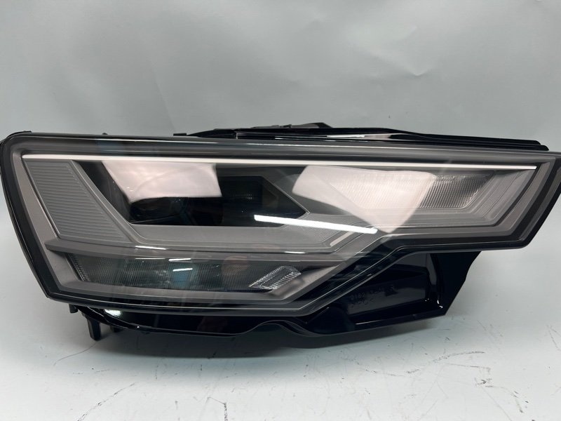 Фара Audi A6 (C8) правая