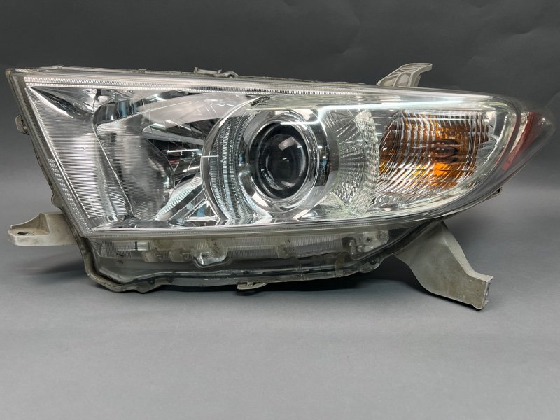 Фара Toyota Highlander (U40) левая