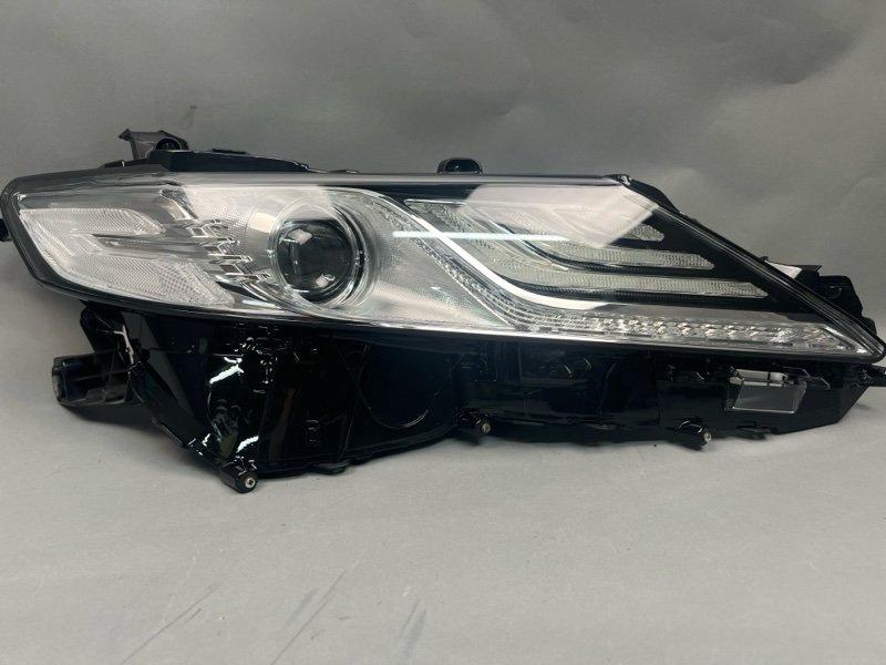 Фара Toyota Camry (V70) правая